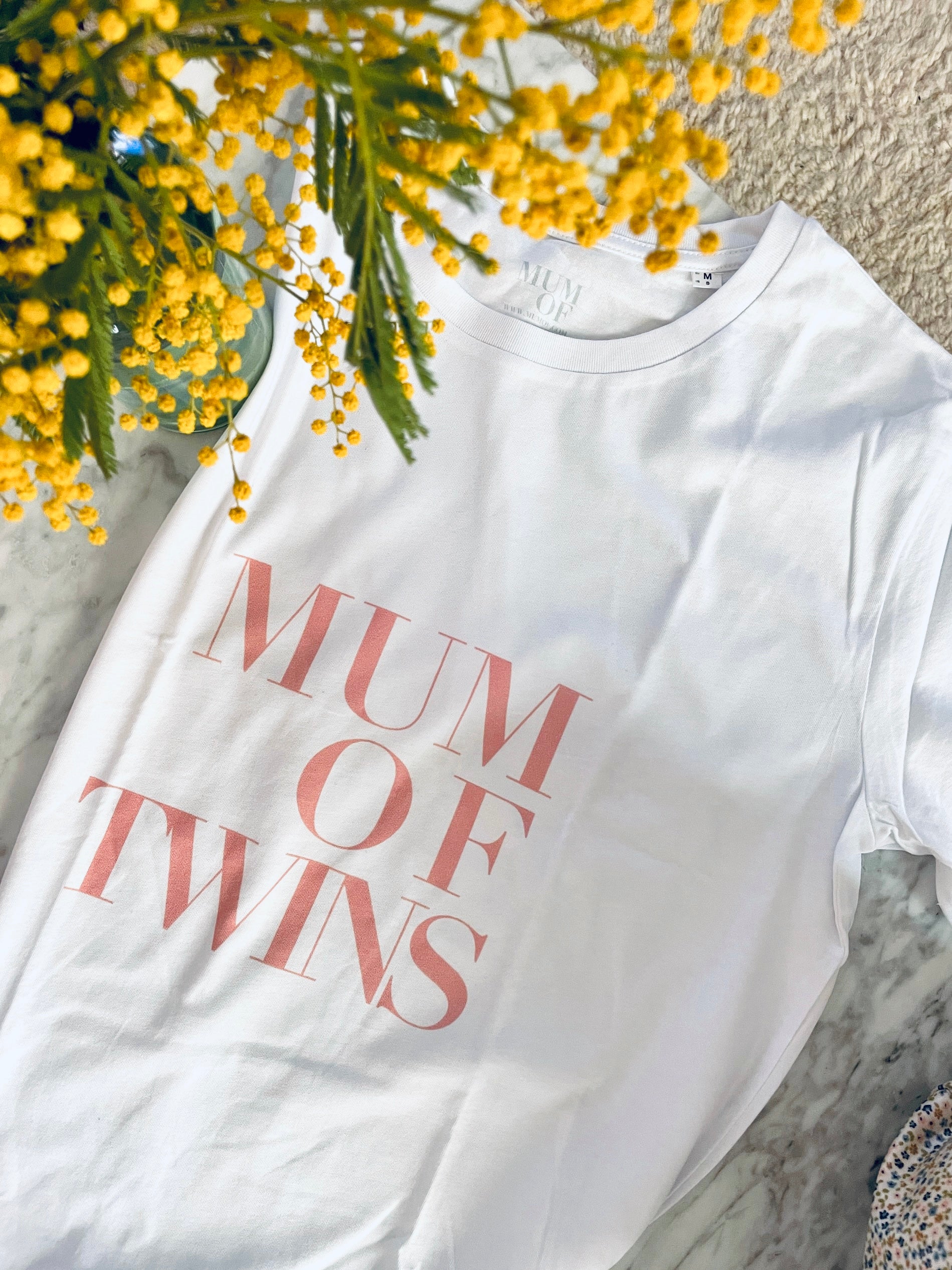 A T-Shirt MUM OF TWINS ROSE