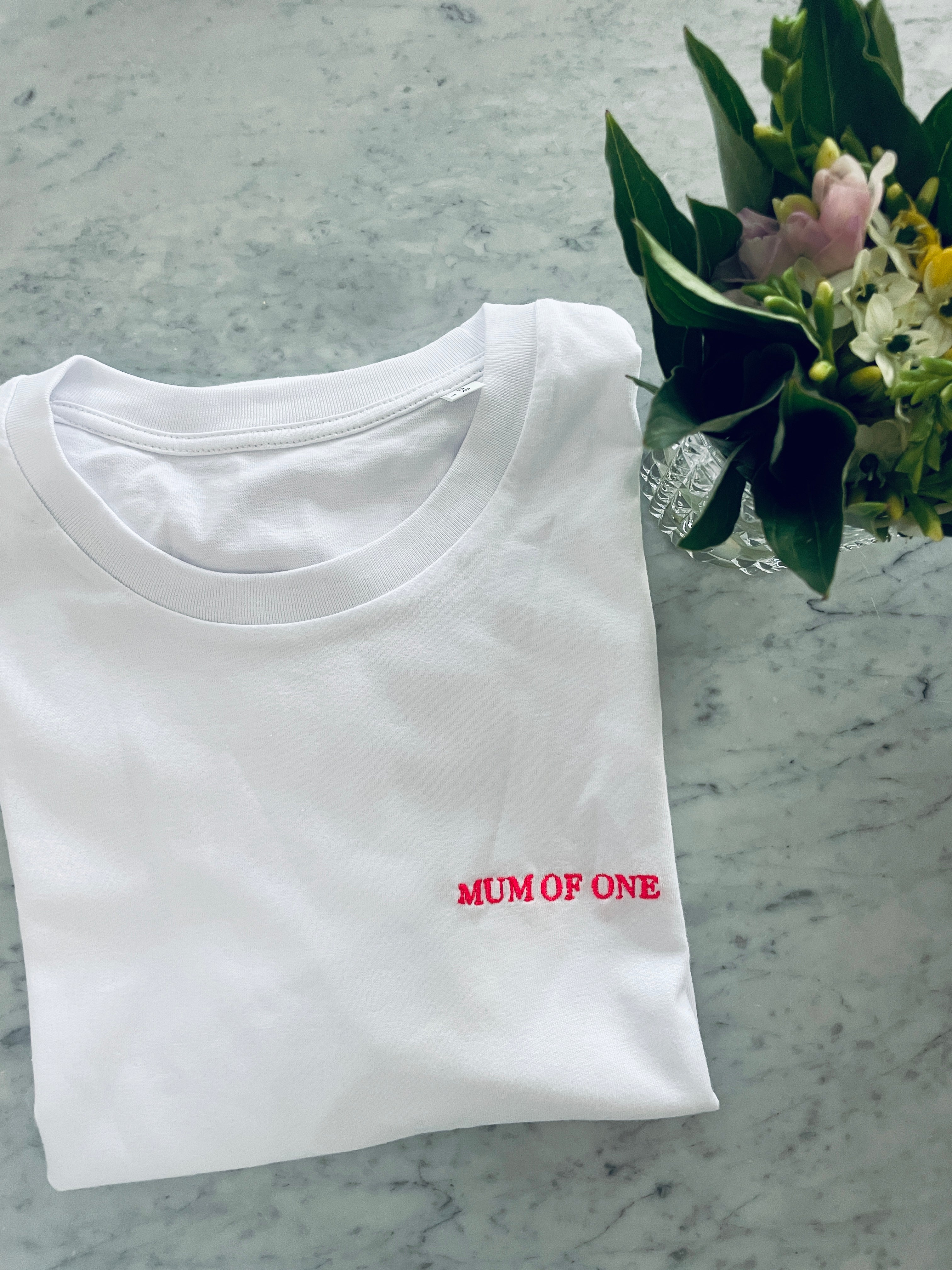 A MUM OF ONE T-Shirt Neon Pink
