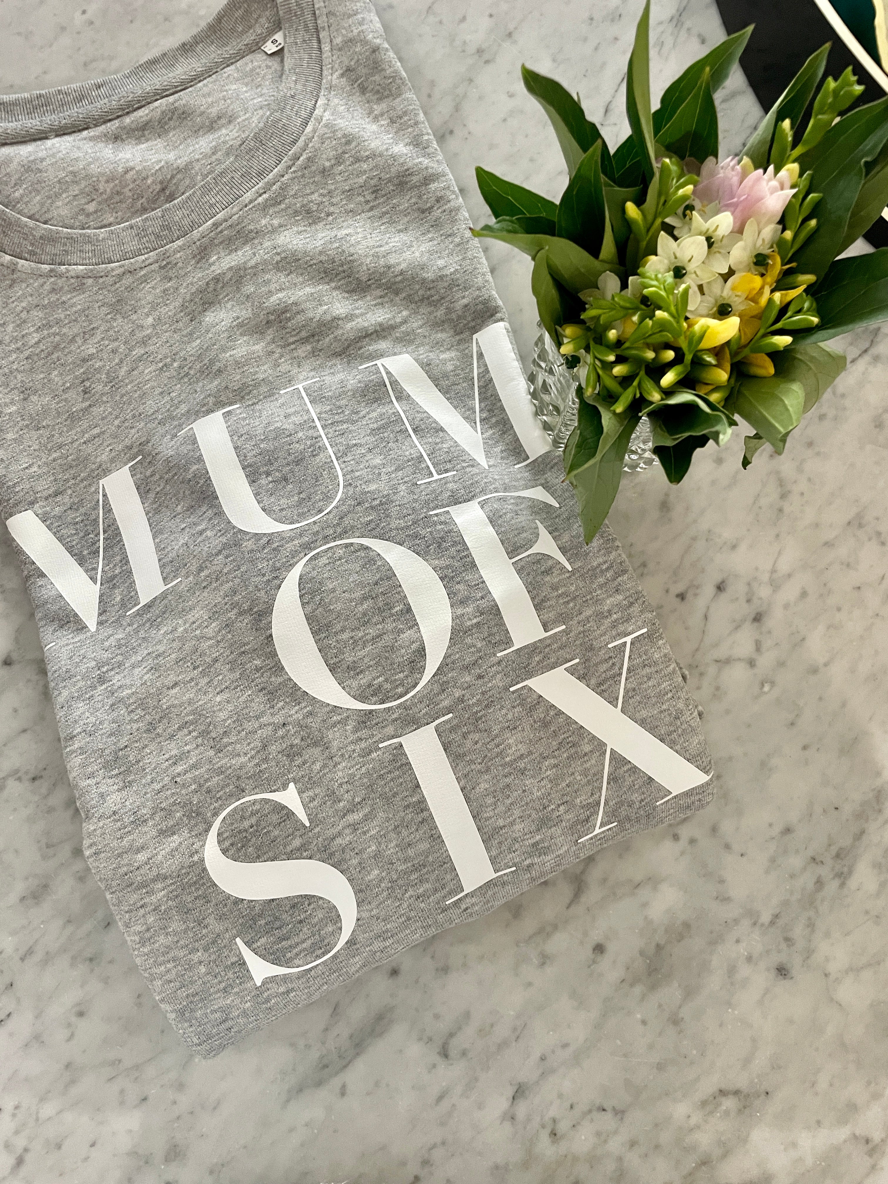 A MUM OF SIX HEART GRAY sweatshirt