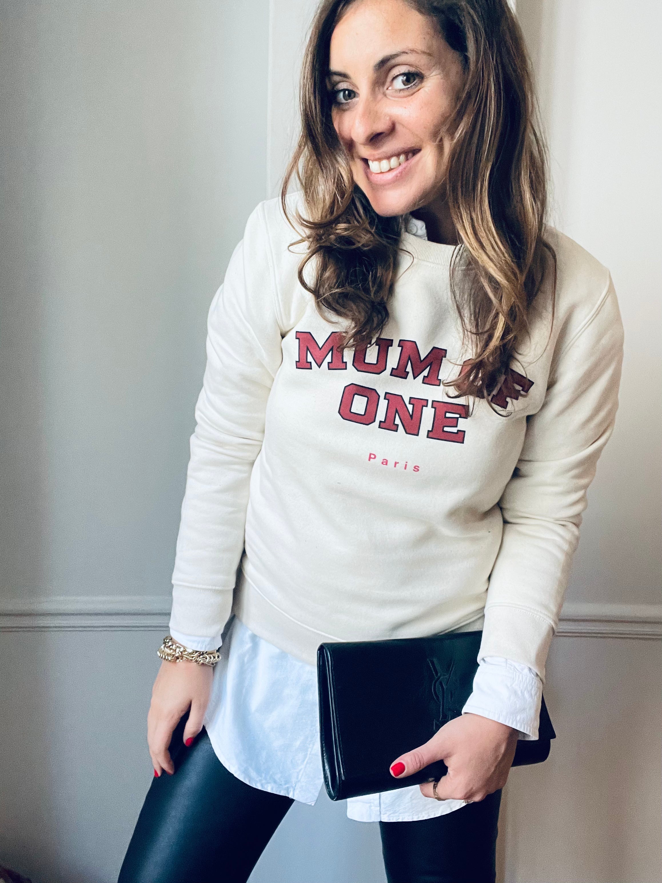 A Sweat-shirt UNIVERSITY MUM OF ONE