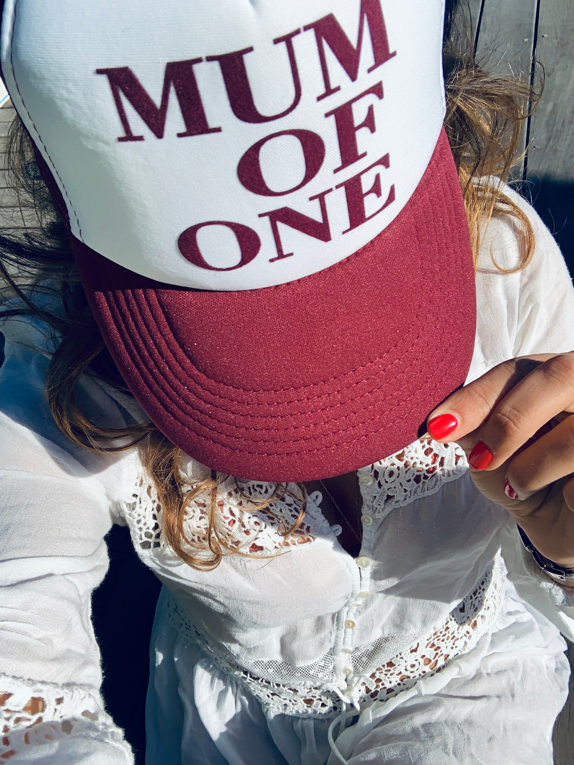 CASQUETTE MUM OF - ROUGE BORDEAUX ET BLANCHE - Disponibles pour les MUM OF ONE, TWO, THREE...