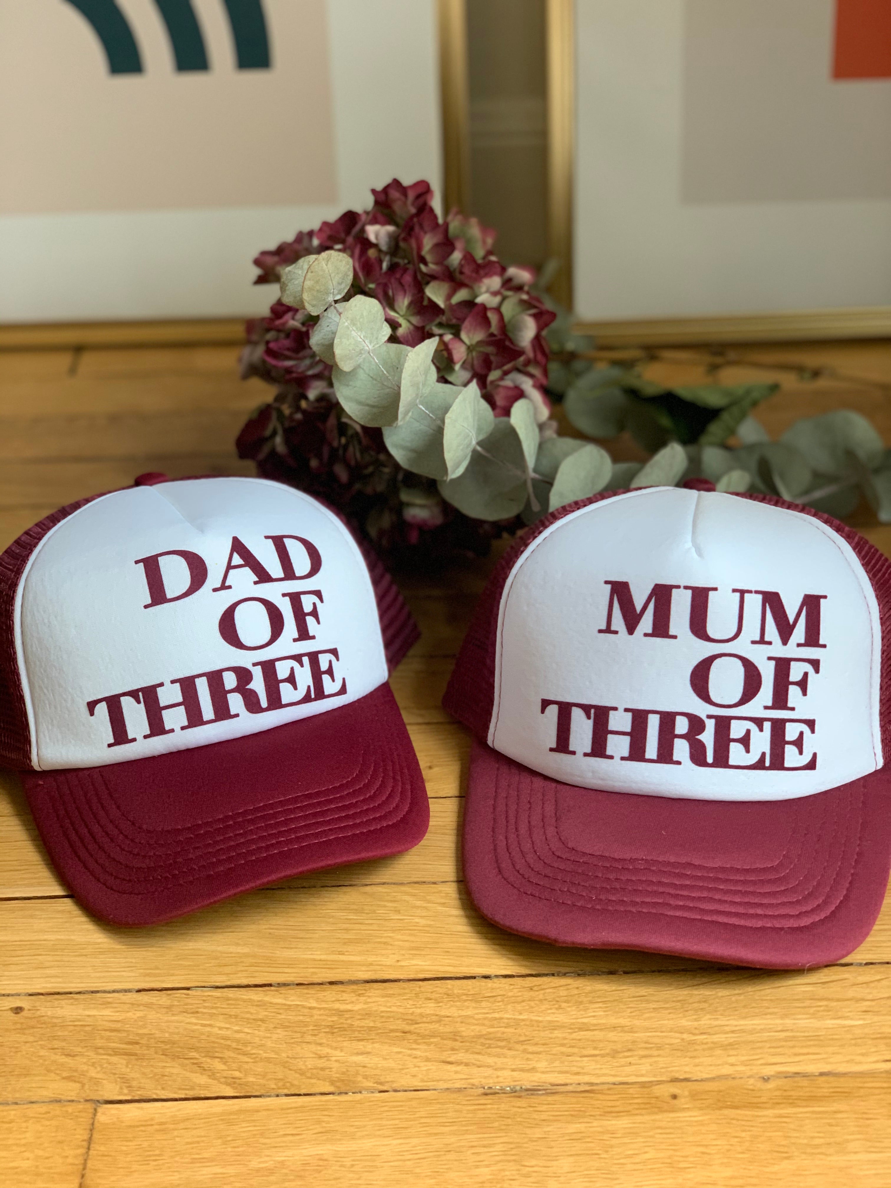 CASQUETTE MUM OF - ROUGE BORDEAUX ET BLANCHE - Disponibles pour les MUM OF ONE, TWO, THREE...