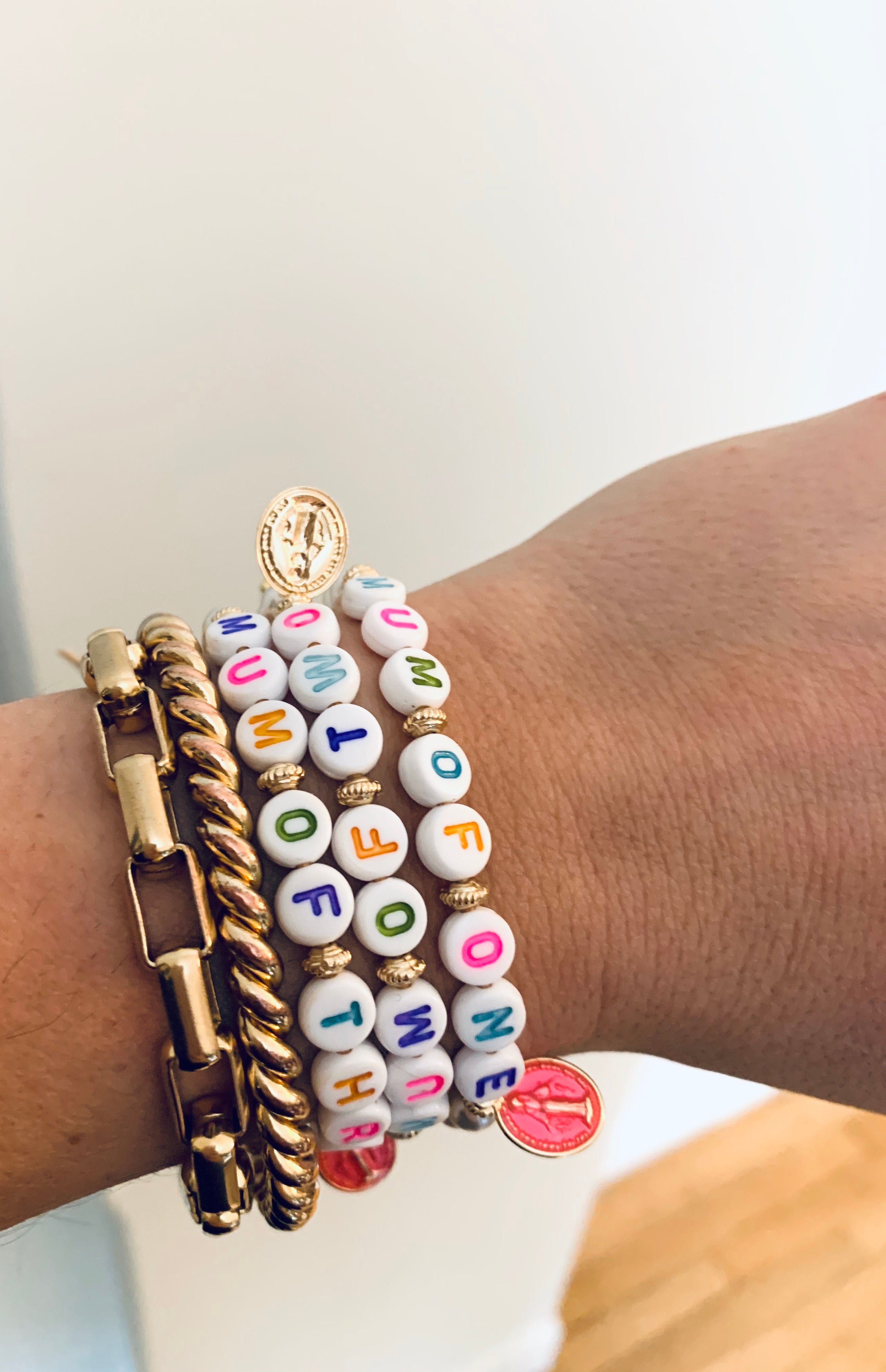 BRACELET PERLES : MUM OF ONE, MUM OF TWO, MUM OF THREE, FOUR... le