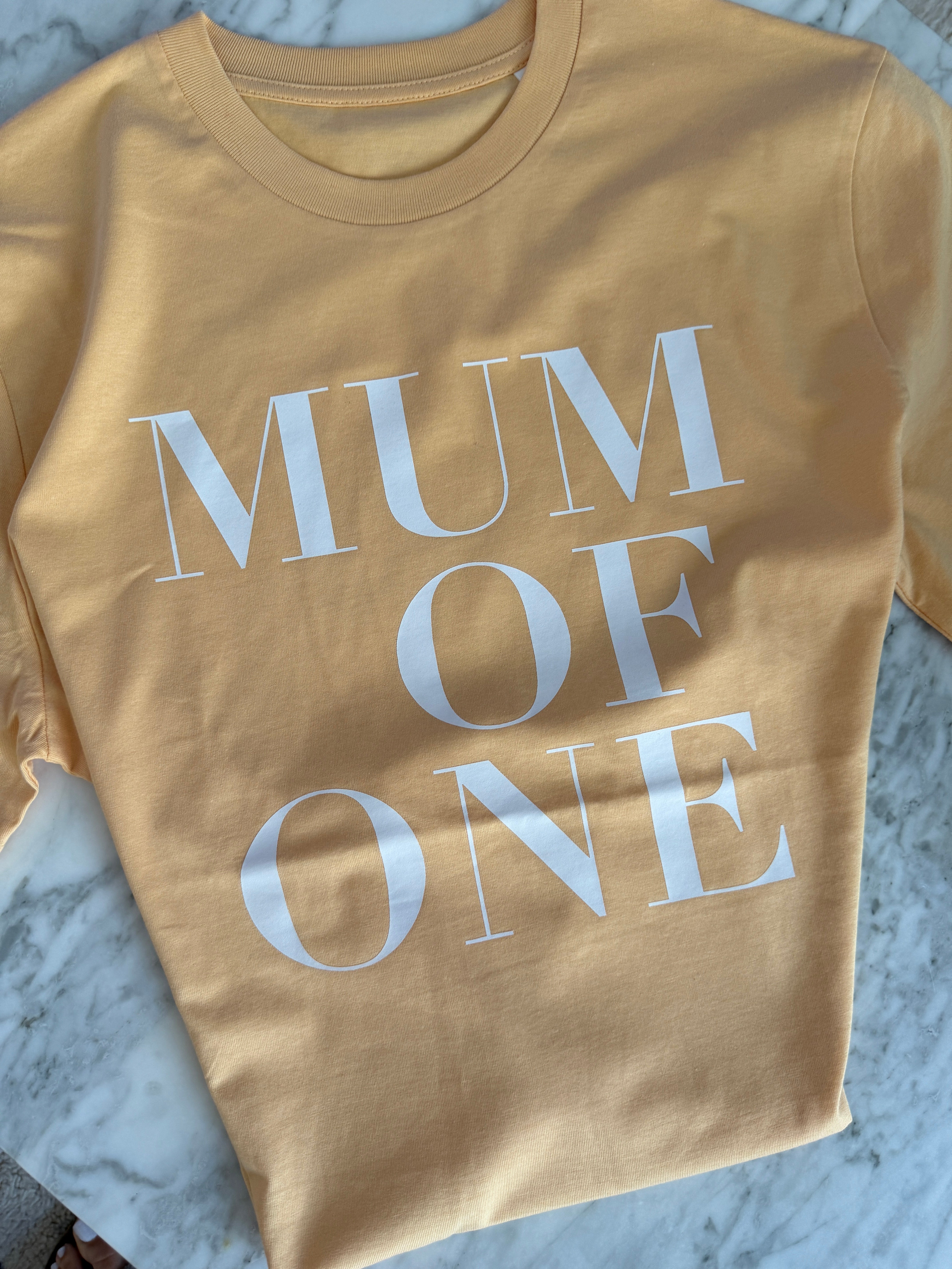 A T Shirt YELLOW MUM OF ONE