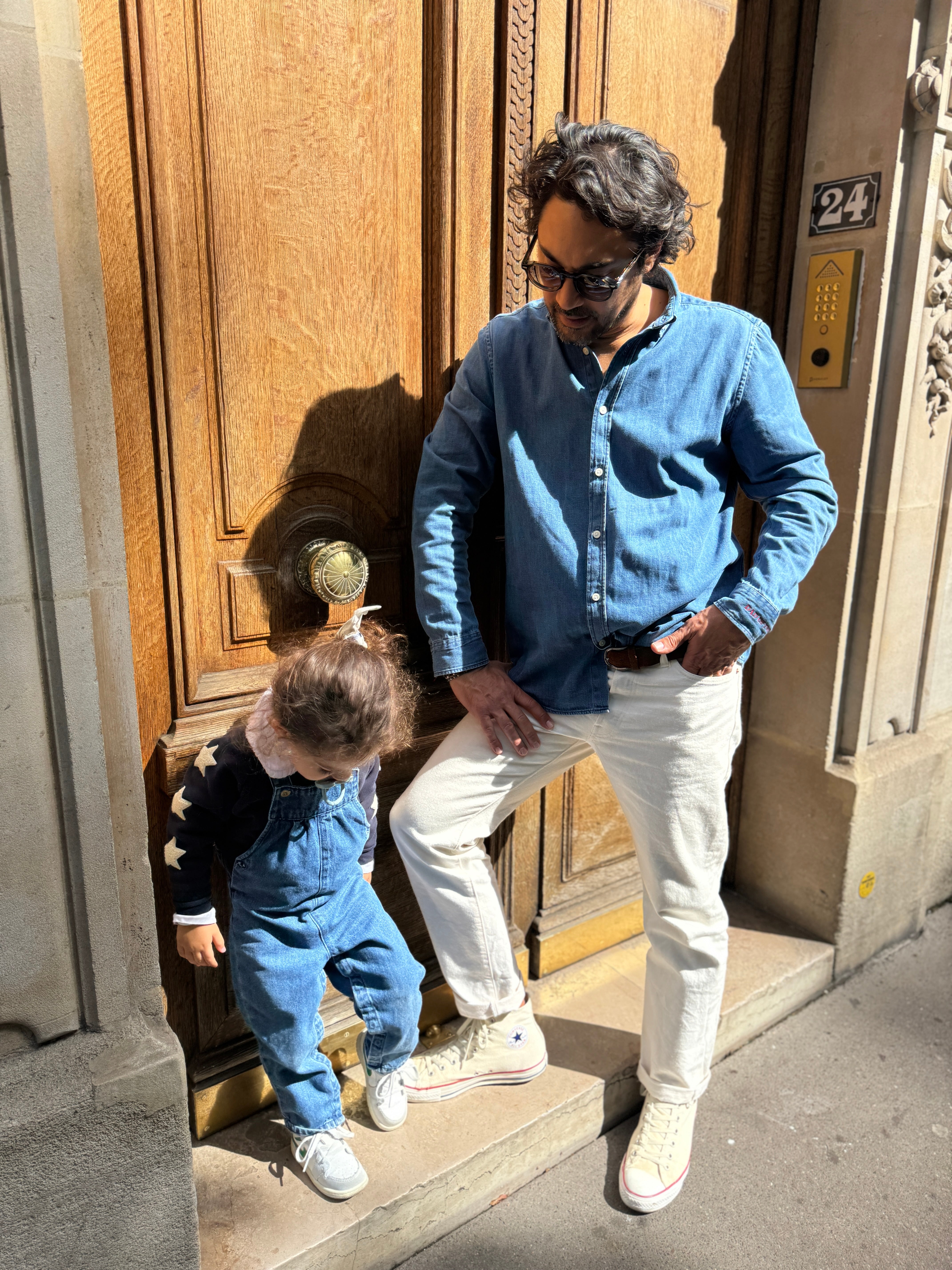CHEMISE DENIM FONCÉ BRODÉE ROUGE DAD OF