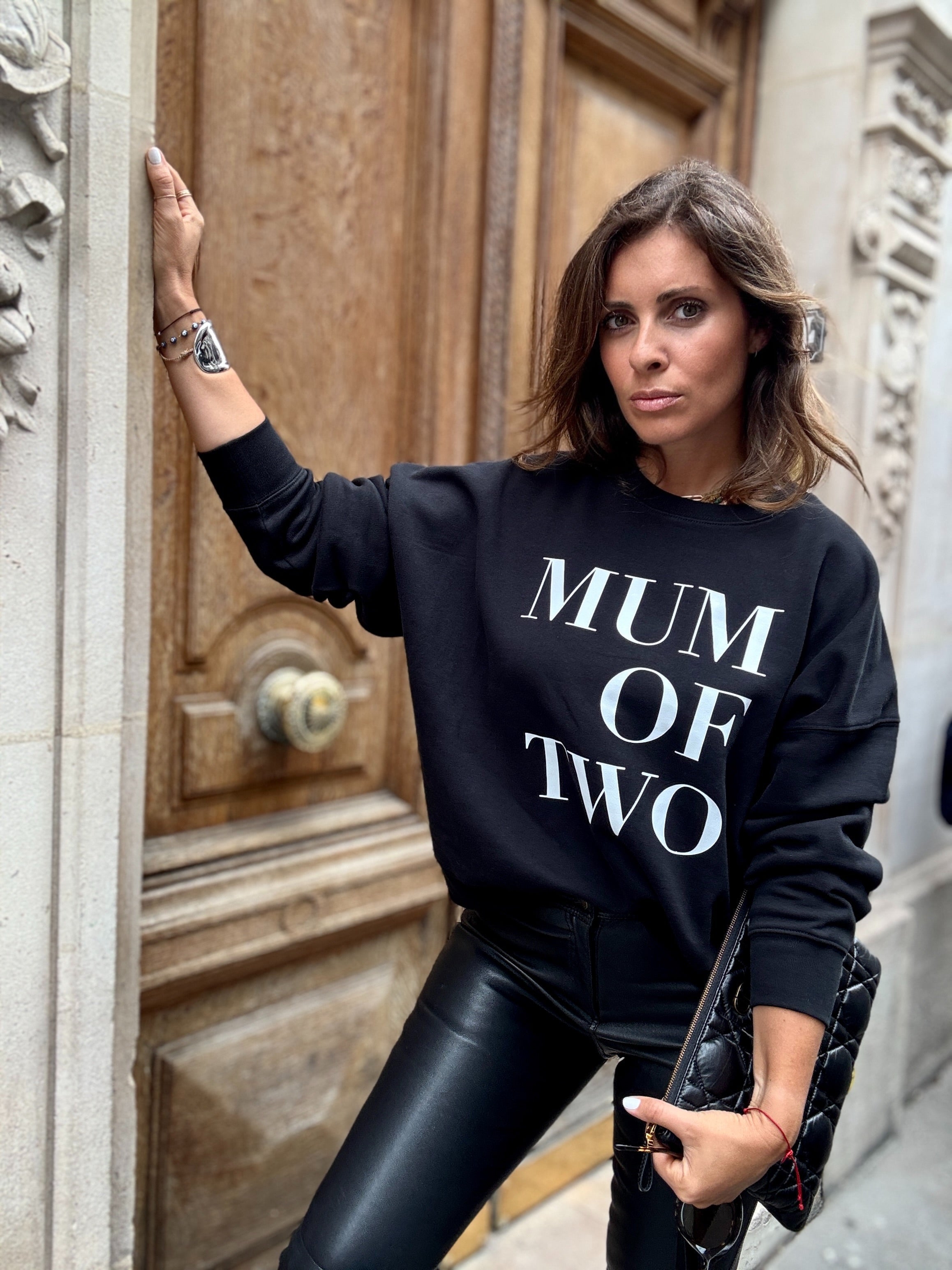 A Sweat-shirt NOIR MUM OF THREE ( coupe courte)