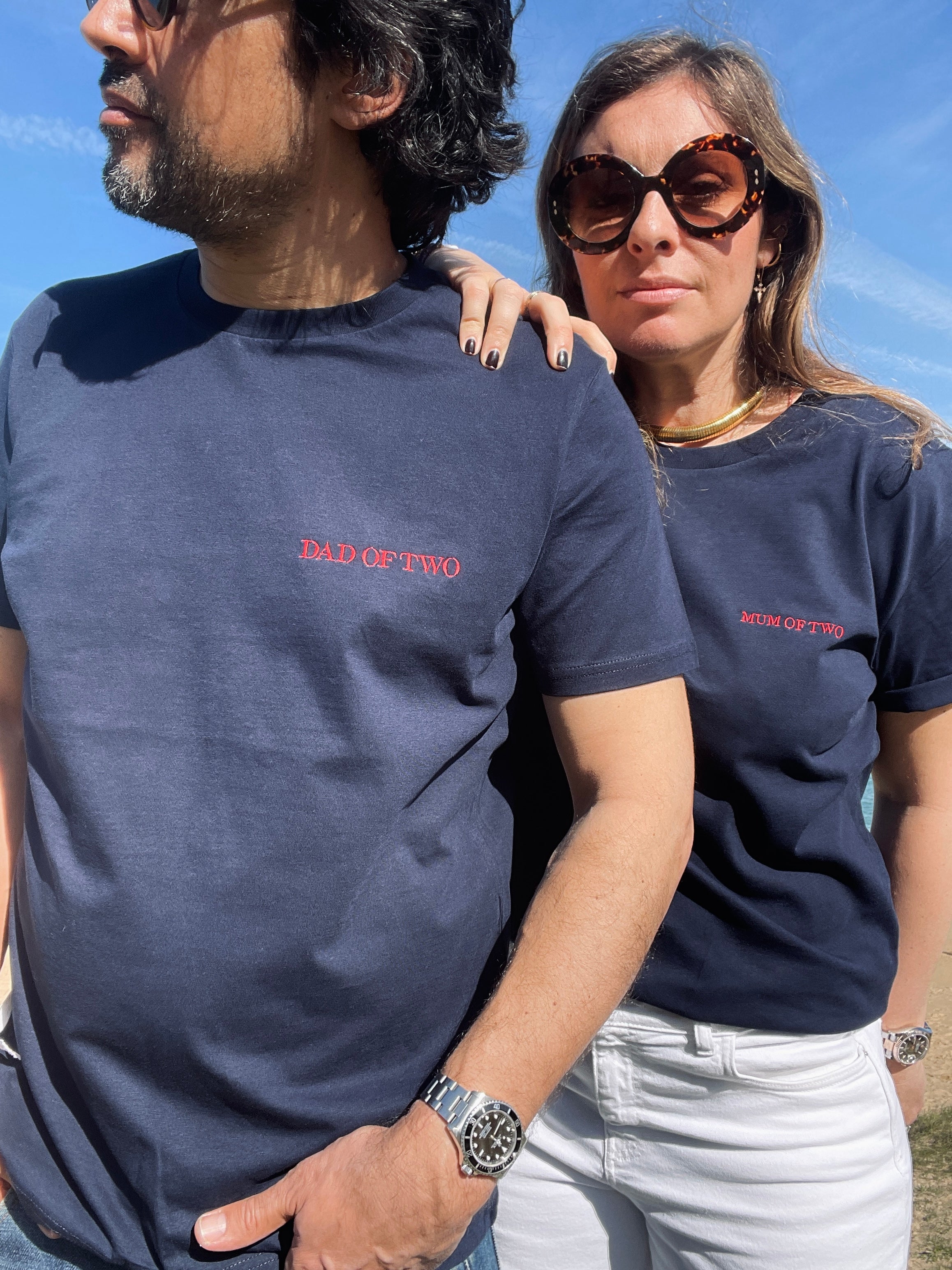 T-SHIRT BLEU MARINE BRODÉ DAD OF ONE, DAD OF TWO, DAD OF THREE, DAD OF FOUR...