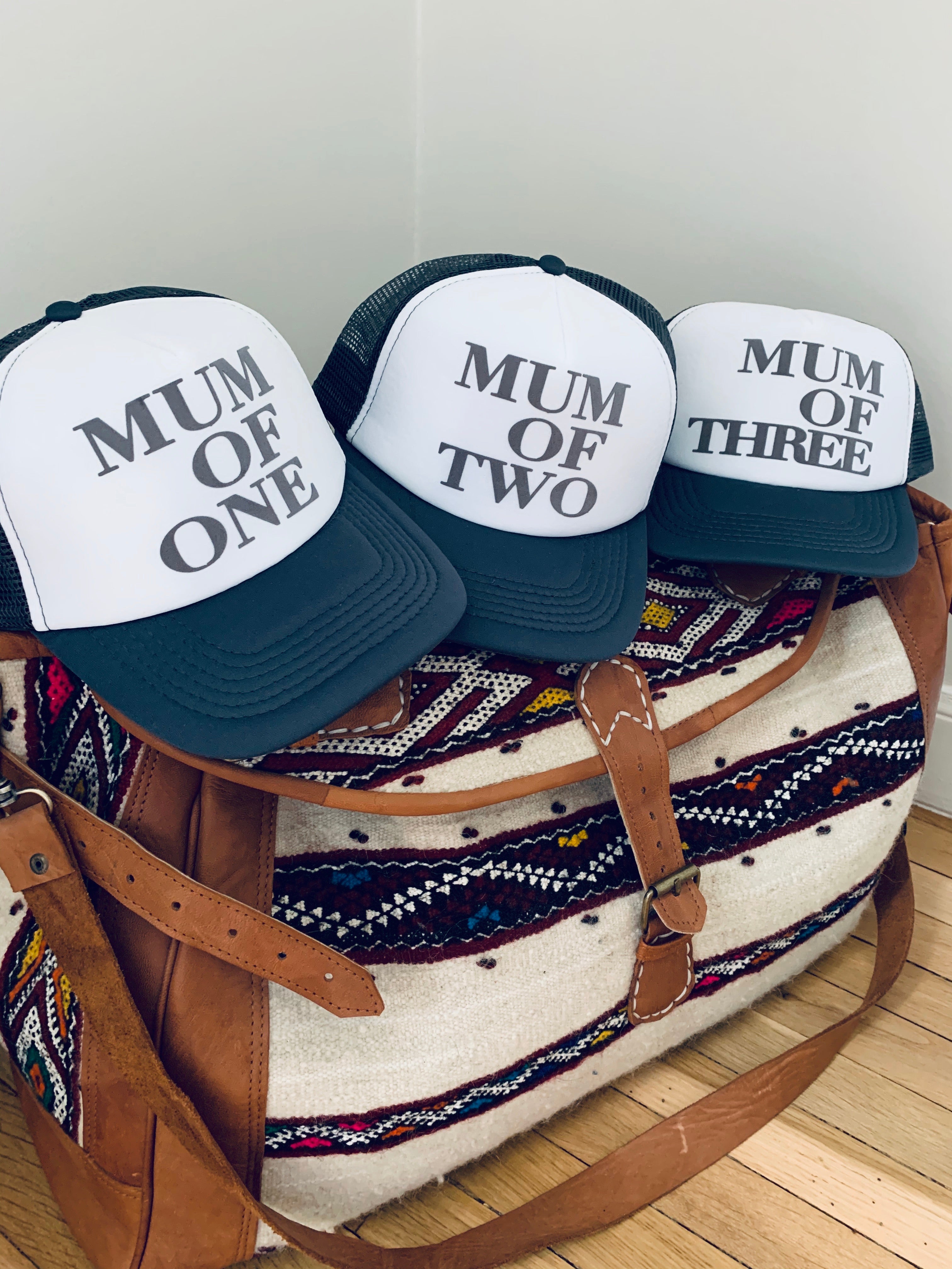 CASQUETTE MUM OF - ARDOISE et BLANCHE - Disponibles pour les MUM OF ONE, TWO, THREE...