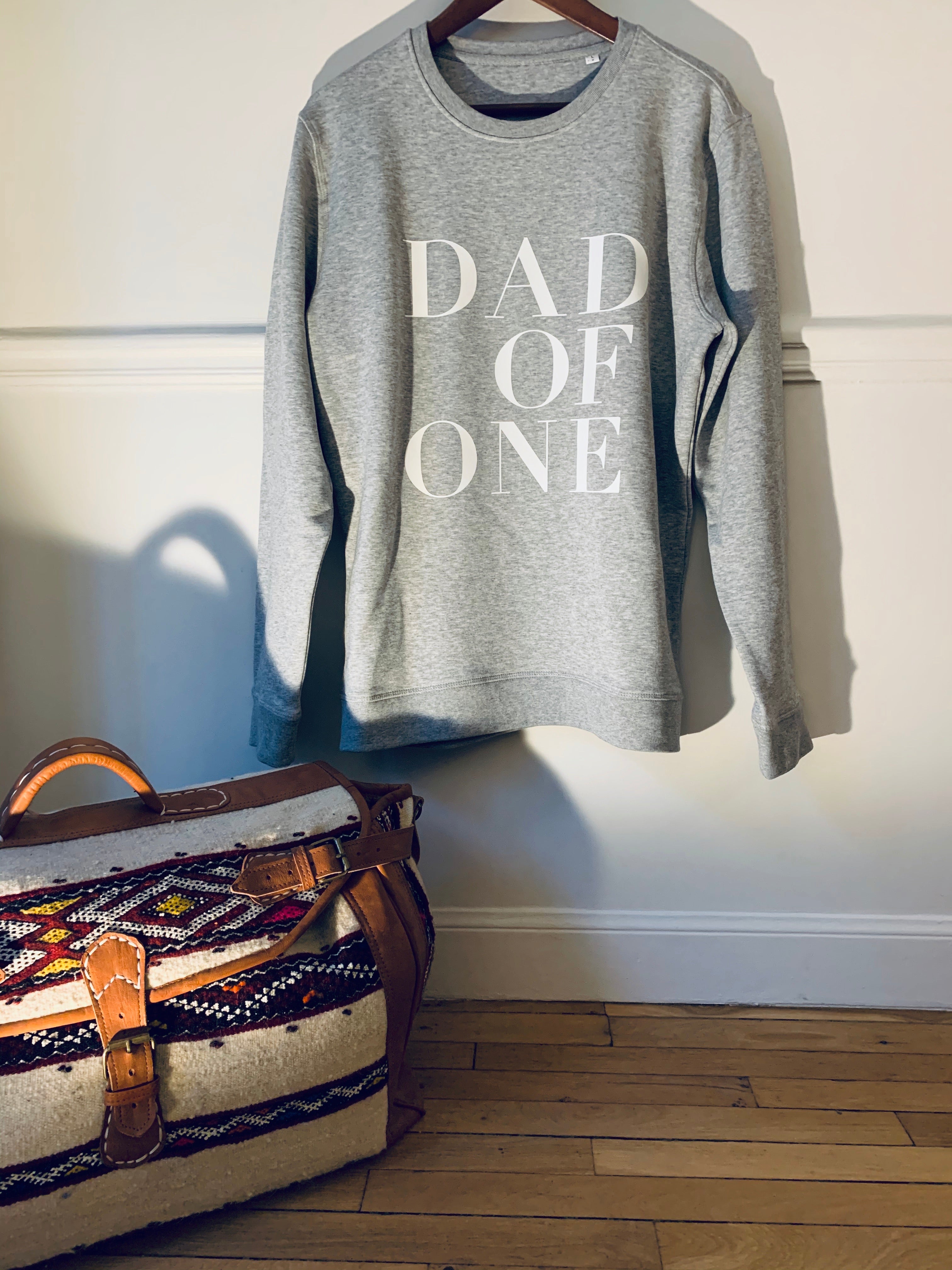 SWEATSHIRT DAD OF ONE, DAD OF TWO, DAD OF THREE... HEATHER GRAY