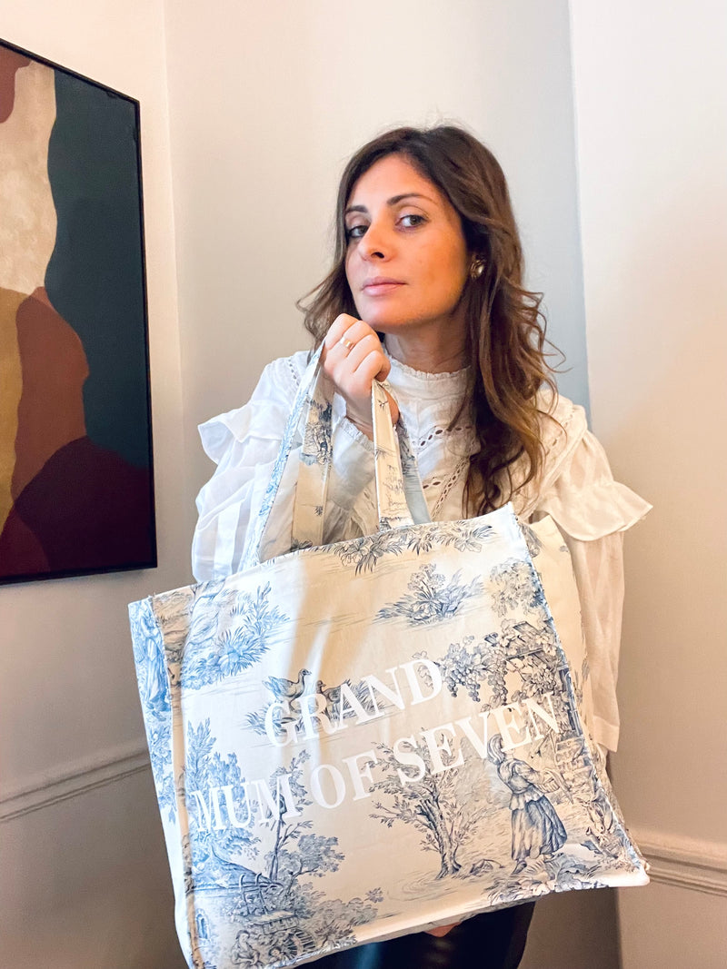GRAND MUM BAG BLEU IMPRIMÉ BLANC